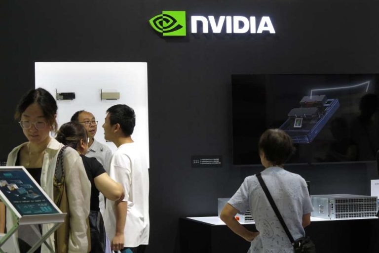 إنفيديا حصلت الشهر الماضي على موافقة من الإدارة الأمريكية لبيع رقائقها إلى الصين (أ ف ب)