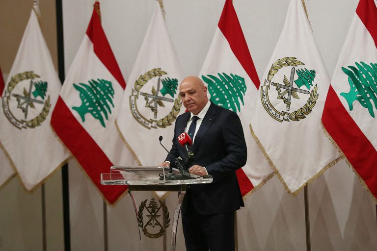 الرئيس اللبناني جوزاف عون يلقي كلمته خلال عيد الجيش (أ ف ب)