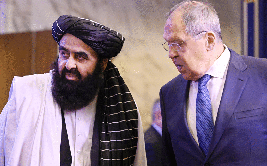 لافروف خلال لقاء أمير خان (أ ف ب)