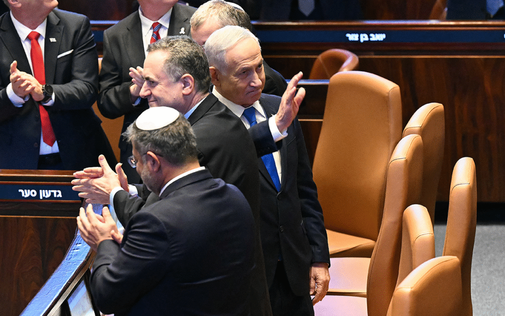بنيامين نتانياهو داخل الكنيست الإسرائيلي (أ ف ب)
