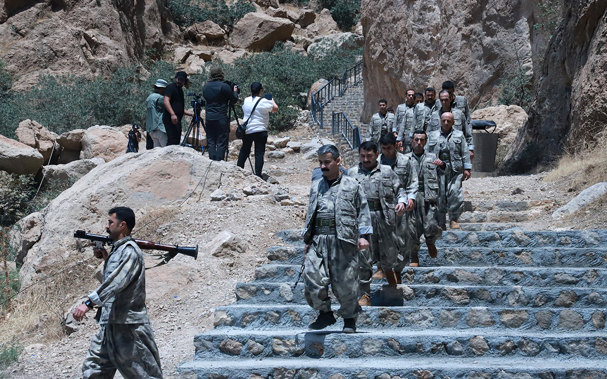 مقاتلون مع حزب العمال الكردستاني (أ ف ب)