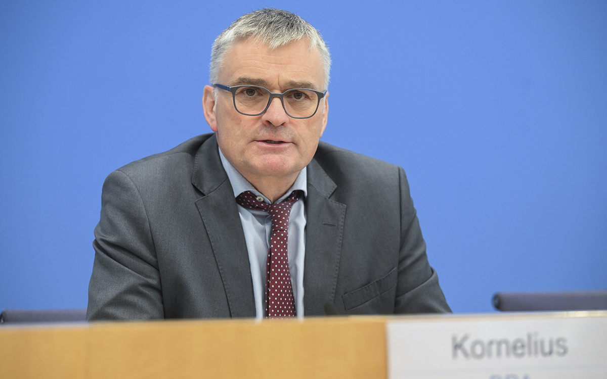 المتحدث باسم الحكومة ستيفان كورنيليوس (أ ف ب)