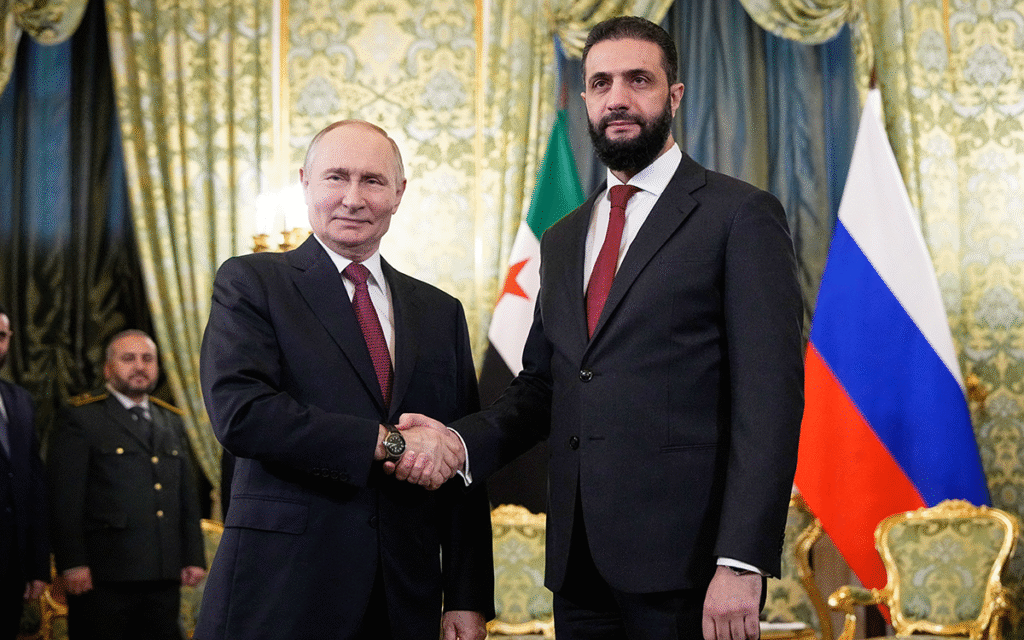 بوتين خلال استقبال الشرع في موسكو (أ ف ب)