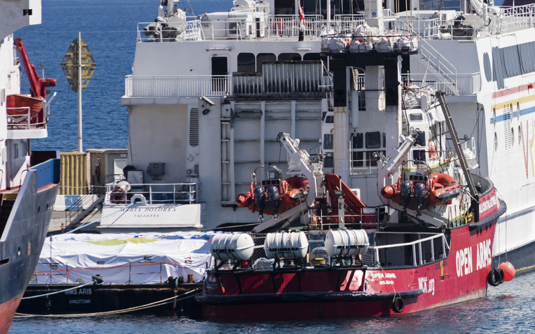 سفينة إسبانية محملة بمساعدات غذائية لغزة تبحر من قبرص (أ ف ب)