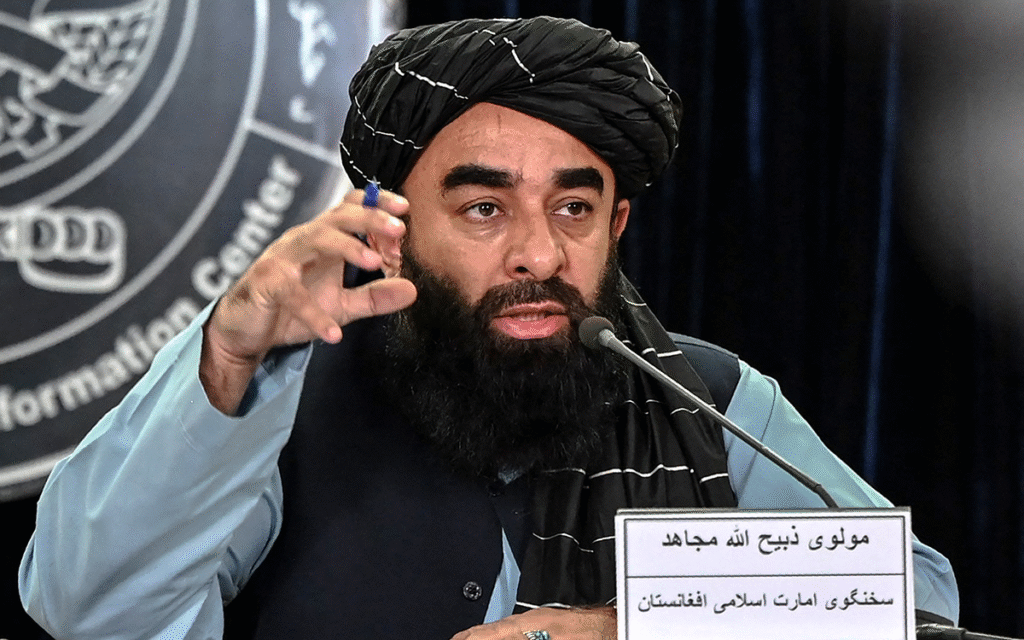 المتحدث باسم الحكومة الأفغانية ذبيح الله مجاهد (أ ف ب)