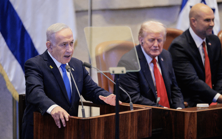 نتنياهو خلال إلقاء كلمته أمام الكنيست (أ ف ب)