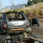 حطام سيارة، بعد يوم من غارة جوية إسرائيلية في جنوب لبنان (أ ف ب)