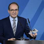 وزير الداخلية ألكسندر دوبرنت (أ ف ب)