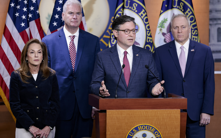 رئيس مجلس النواب مايك جونسون في مؤتمر صحفي (أ ف ب)