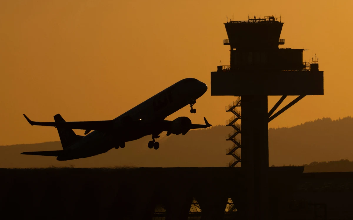 طائرة ركاب تقلع من مطار فرانكفورت (أ ف ب)