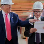 ترامب وجيروم باول يتفقدان تجديدات الفيدرالي (أ ف ب)