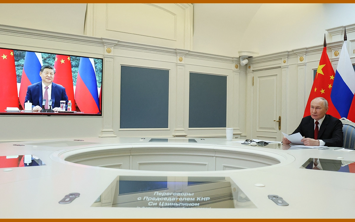 بوتين متحدثا مع الرئيس الصيني عن بعد (أ ف ب)