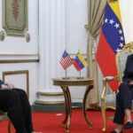 رئيسة فنزويلا خلال لقاء رئيسة البعثة الدبلوماسية الأميركية (أ ف ب)