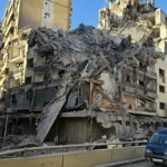 مبنى مهدم في ضاحية بيروت بعد غارة إسرائيلية (أ ف ب)