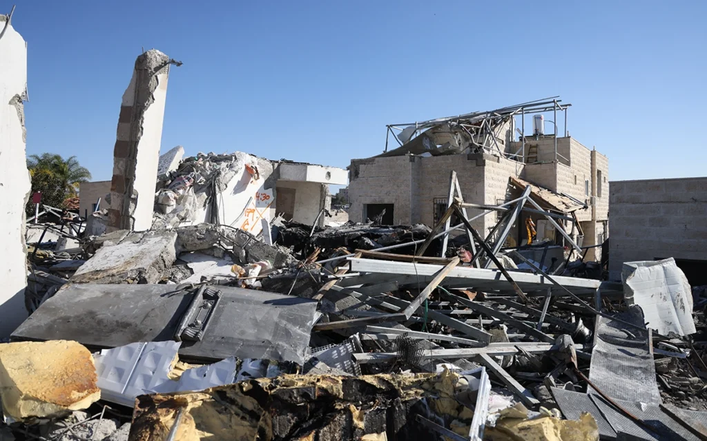 قصف إيراني داخل إسرائيل (أ ف ب)