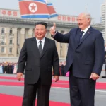 كيم جونغ أون وألكسندر لوكاشينكو في بيونغ يانغ (أ ف ب)