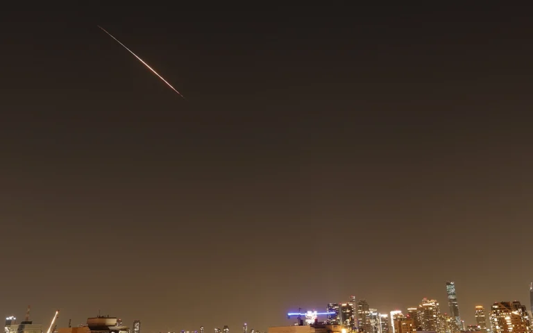 من الضربات الإيرانية على تل أبيب (أ ف ب)