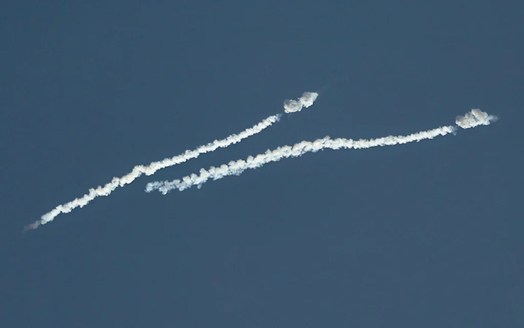 خلال اعتراض الصاروخ في سماء أبوظبي (أ ف ب)