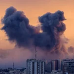 سحابة من الدخان عقب غارة جوية على طهران (أ ف ب)