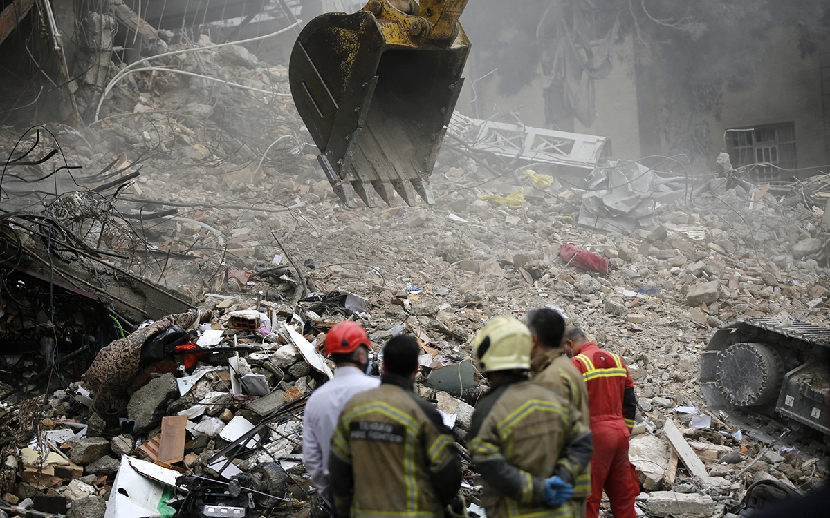 غارات أمريكية وإسرائيلية تتسبب في أضرار جسيمة في منطقة إندرزكو بطهران (أ ف ب)