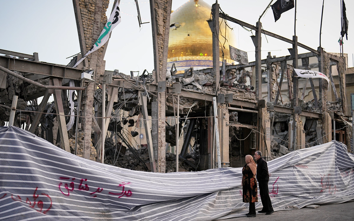 مشهد للدمار بعد غارات أمريكية إسرائيلية على زنجان الإيرانية(أ ب)