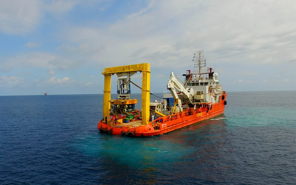 سفينة فحص كابلات بحرية