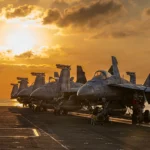 طائرات على متن حاملة الطائرات الأمريكية "أبراهام لينكولن"(أ ب)