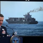 رئيس هيئة الأركان الأمريكية، دان كاين، خلال مؤتمر صحفي في البنتاغون(أ ف ب)