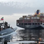 قارب للحرس الثوري خلال عملية اعتراض سفن بمضيق هرمز (أ ف ب)