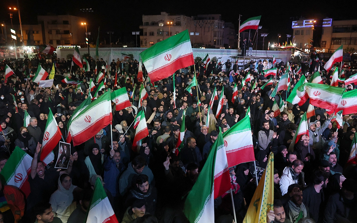 إيرانيون يحتلفون بانتهاء بالهدنة (أ ف ب)