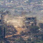 دبابات ومركبات عسكرية إسرائيلية في جنوب لبنان(أ ف ب)