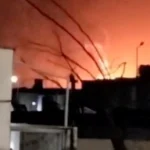 الدخان يتصاعد بعد استهداف إيراني لمجمع صناعي في السعودية(رويترز)