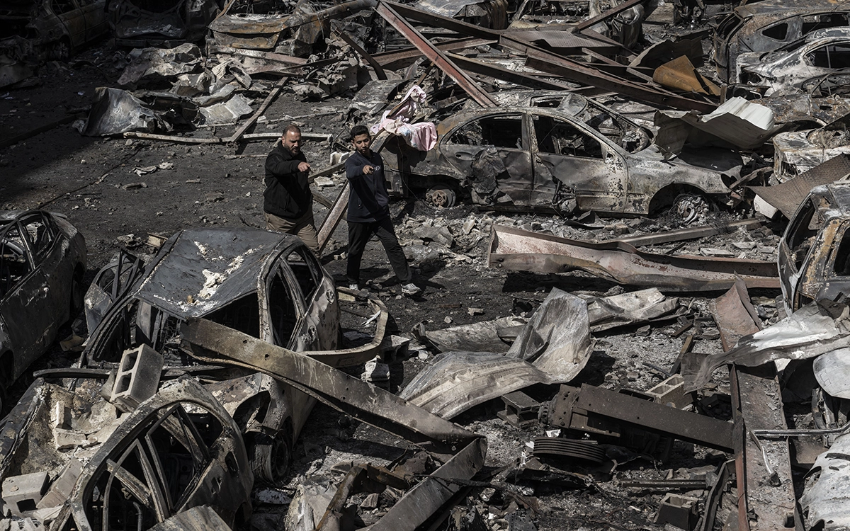 مشهد للدمار بعد غارات إسرائيلية عنيفة على بيروت(أ ف ب)