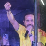 أبيلاردو دي لا إسبريا يخاطب مناصريه (أ ف ب)