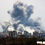 الدخان يتصاعد بعد غارات إسرائيلية على جنوب لبنان (أ ف ب)