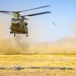 تستعد مروحية شينوك CH-47 الأمريكية للهبوط في الشرق الأوسط (سنتكوم)