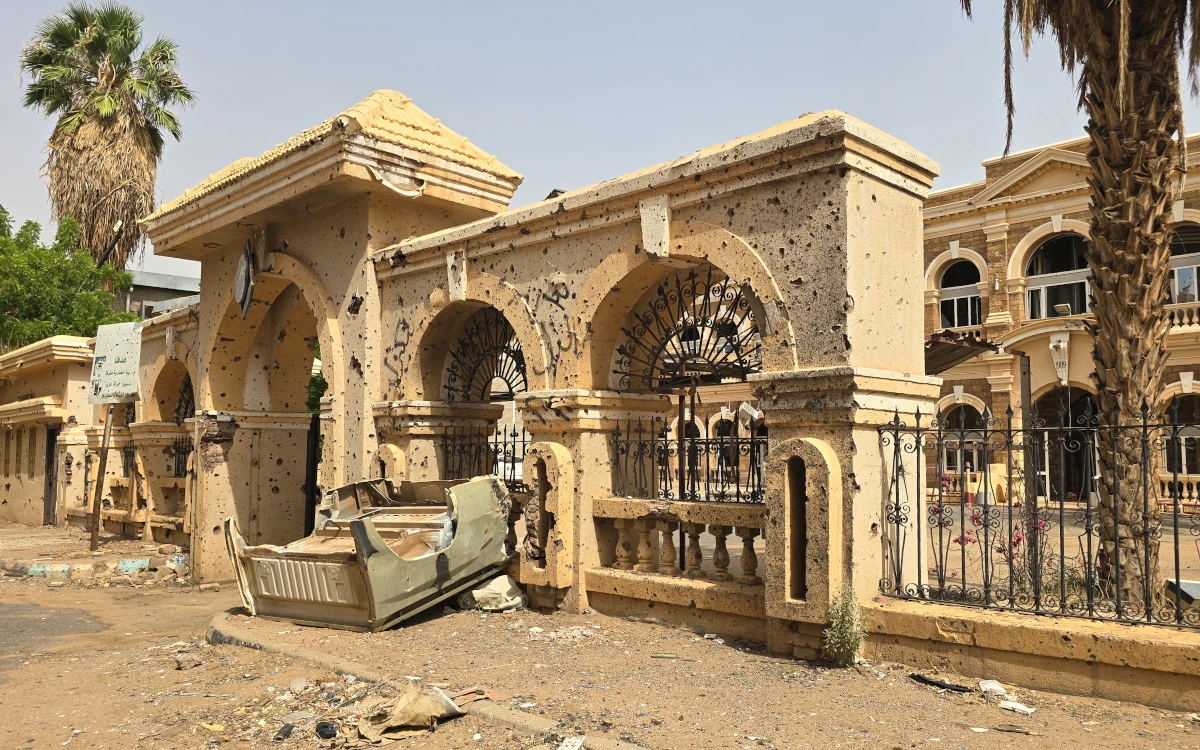 منشأة صحية سودانية تضررت في الحرب (أ ف ب)