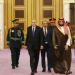 محمد بن سلمان خلال لقاء أردوغان (أ ف ب)