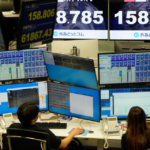 لغ سعر الدولار 164 يناً