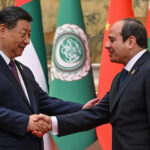 الرئيس الصيني شي جين بينغ ونظيره المصري عبد الفتاح السيسي (أ ف ب)