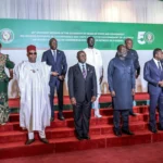 رئيس غانا وعدد من رؤساء الدول والمسؤولين في أفريقيا خلال اجتماع "إيكواس" (أ ف ب)