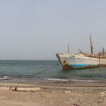 سفينة راسية في مضيق باب المندب بالبحر الأحمر (أ ف ب)