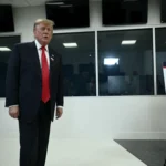 ترامب يتحدث إلى الصحافة بعد الإدلاء بصوته في انتخابات التجديد النصفي في ويست بالم بيتش بولاية فلوريدا (أ ف ب)