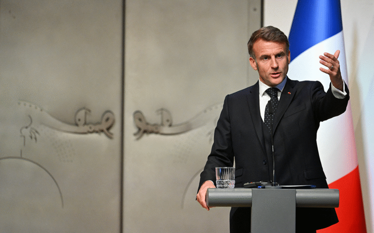 Macron: Only Zelensky Can Negotiate on Ukraine Territory