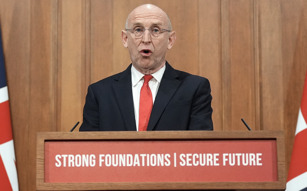 UK Warns Putin as Russian Military Ship Enters Its Waters