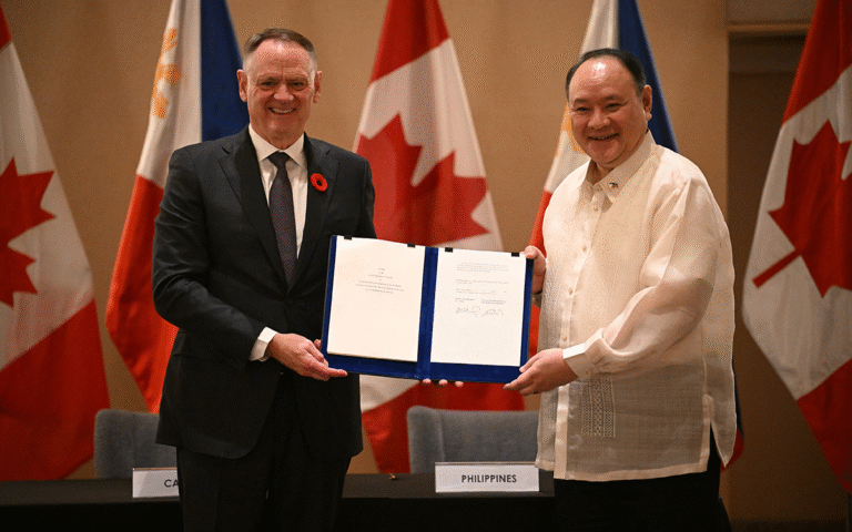 Philippines, Canada Sign Visiting Troops Deal
