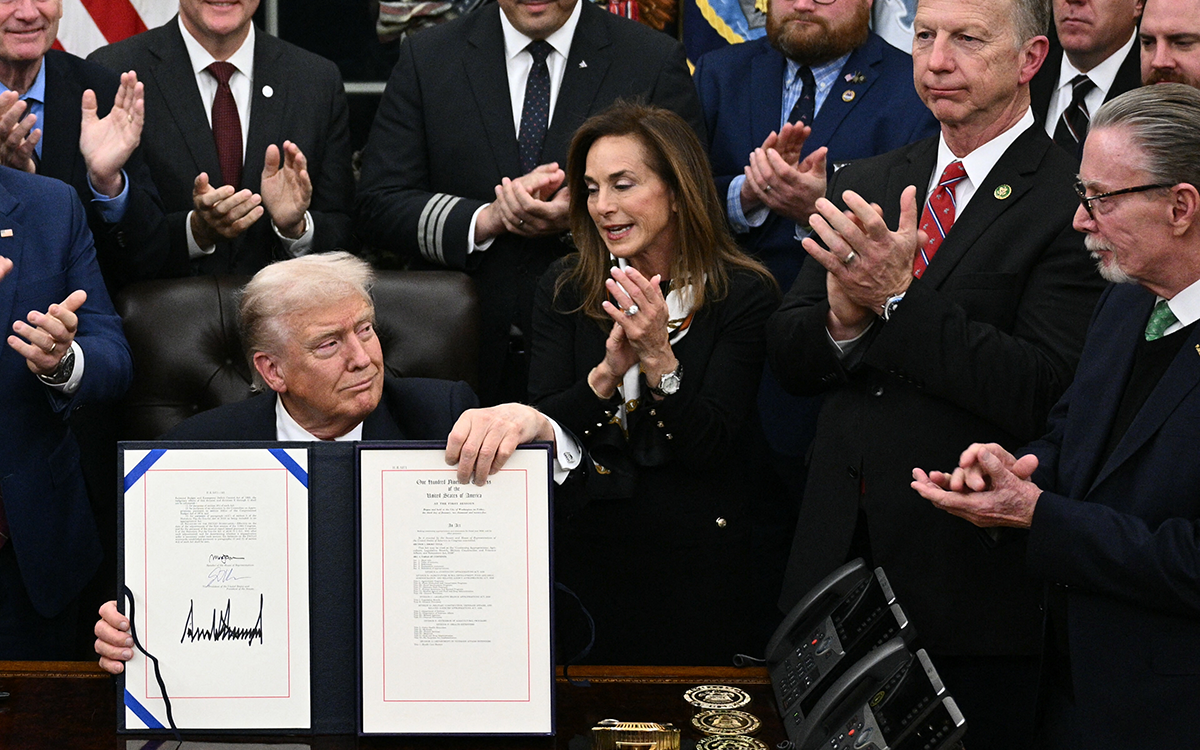 Trump Signs Bill to End Record US Govt Shutdown