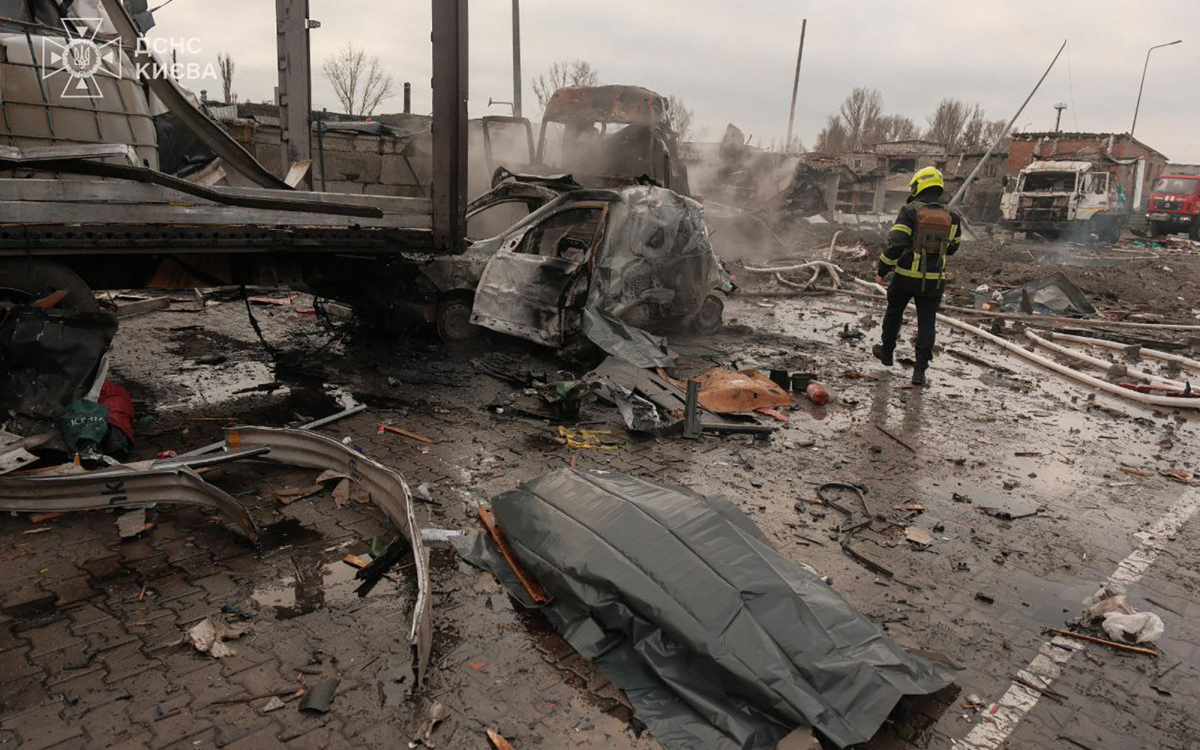 Powerful Explosions Heard in Kyiv After Air Alert