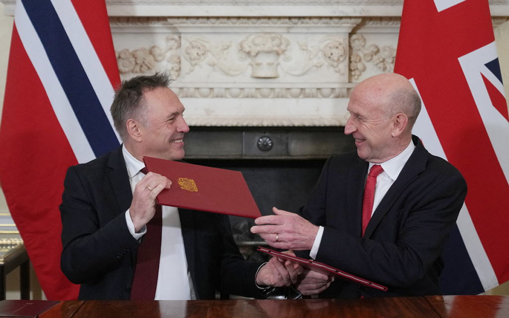 UK, Norway to Jointly Hunt Russian Submarines Under New Pact