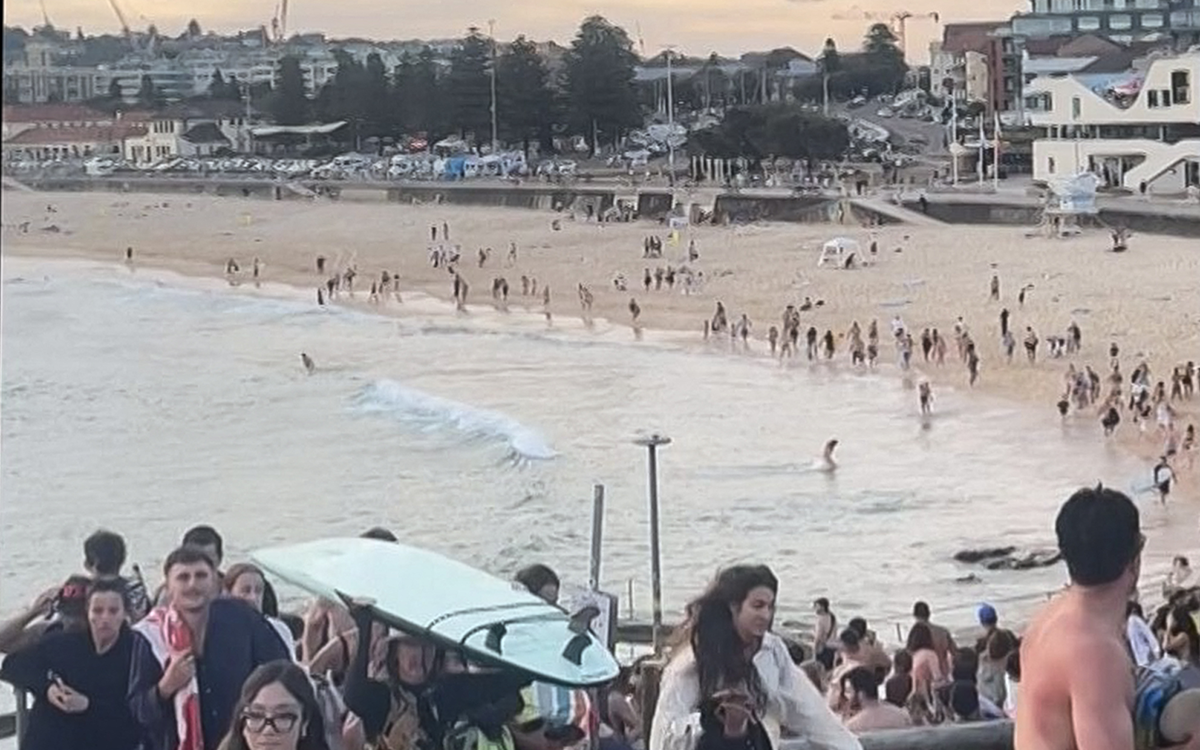 Australian PM: Bondi Beach Shooting 'Shocking and Distressing'